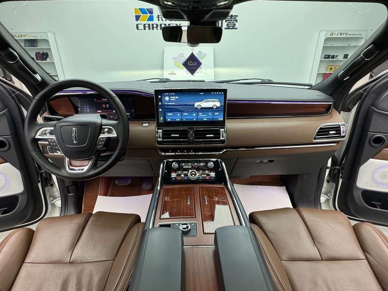 Lincoln Navigator, 2023 — фото 6 из 12