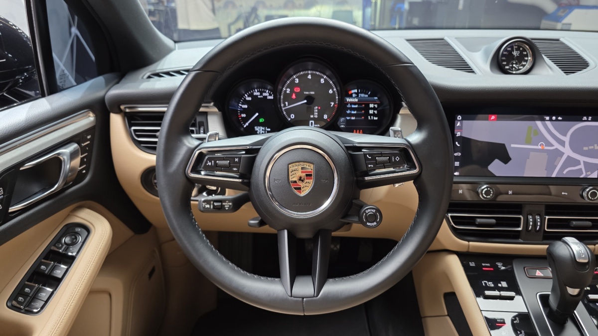 Porsche Macan, 2023 — фото 12 из 12