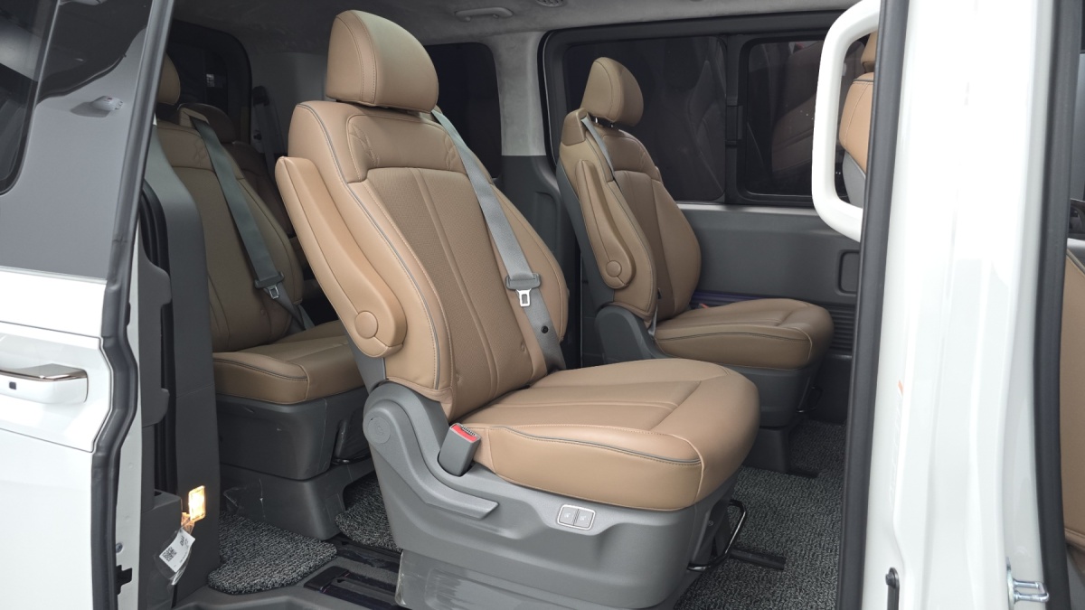 Hyundai Staria, 2025 — фото 12 из 12
