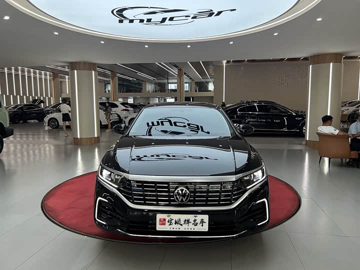 Volkswagen Passat Hybrid, 2025 — фото 2 из 9