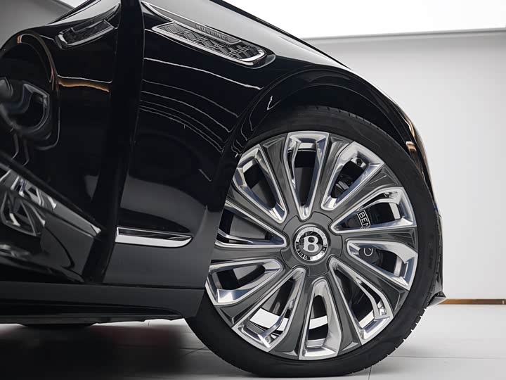 Bentley Flying Spur Hybrid, 2025 — фото 4 из 9