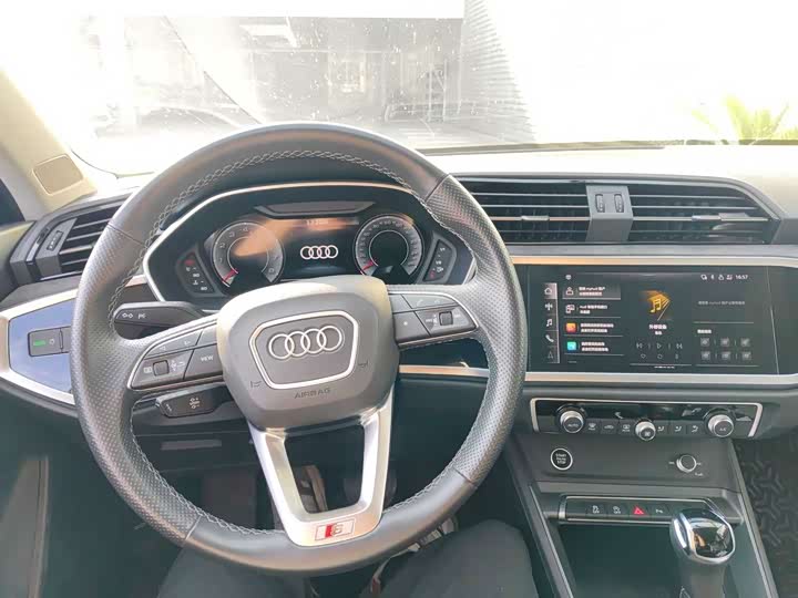 Audi Q3 Sportback, 2023 — фото 6 из 9