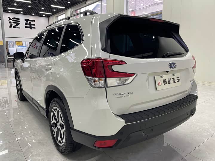 Subaru Forester, 2022 — фото 6 из 9
