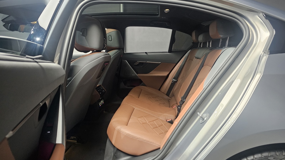 BMW 5 Series, 2025 — фото 11 из 12