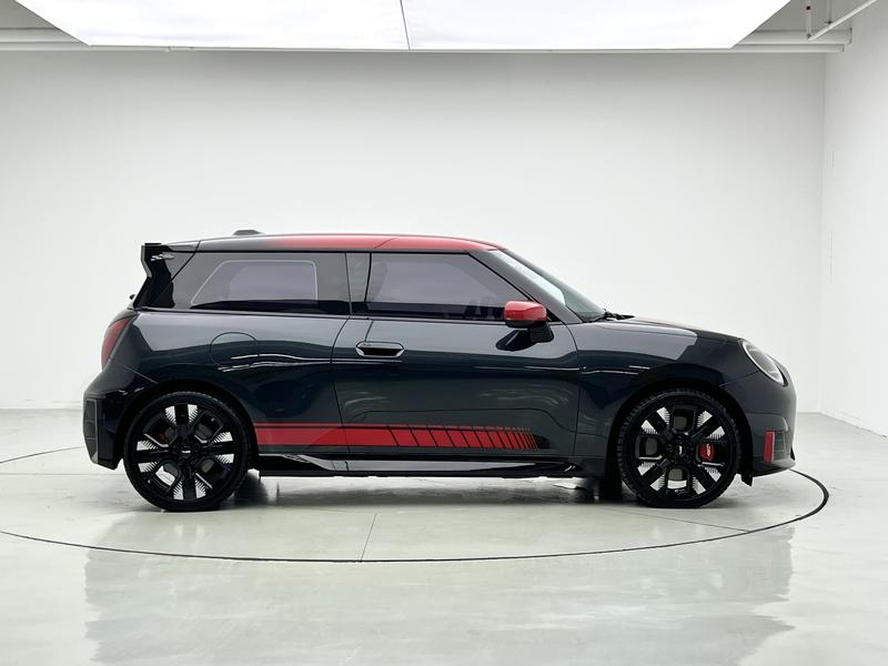 Mini Cooper JCW, 2025 — фото 8 из 12