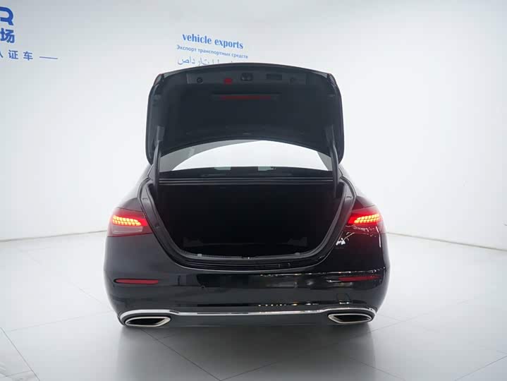 Mercedes-Benz E-Class, 2023 — фото 8 из 9