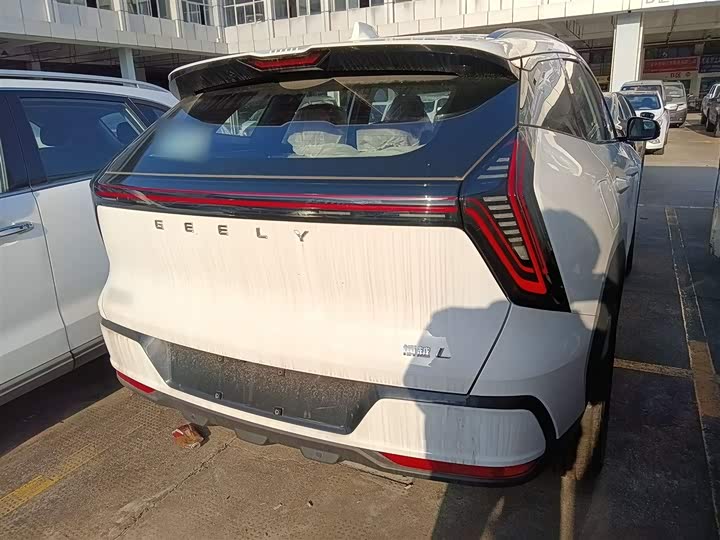 Geely Atlas L, 2025 — фото 7 из 9