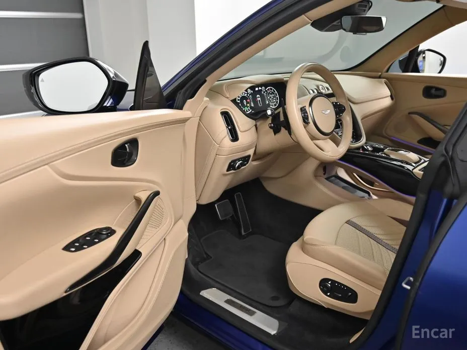 Aston Martin DBX, 2023 — фото 11 из 12