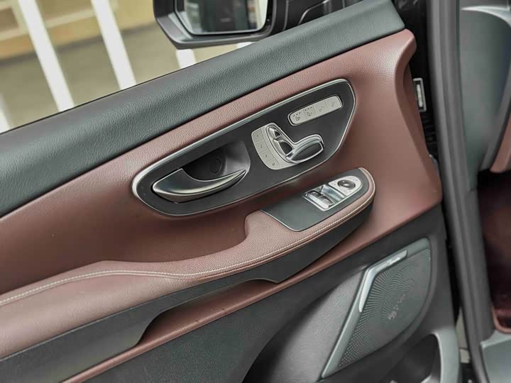 Mercedes-Benz V-Class, 2024 — фото 8 из 9