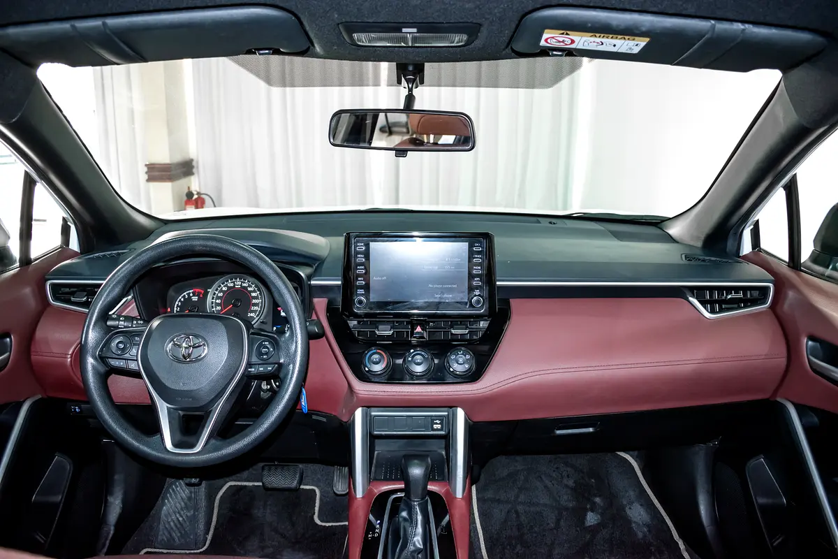 Toyota Corolla Cross, 2024 — фото 8 из 10