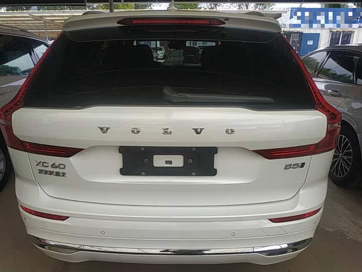 Volvo XC60, 2023 — фото 6 из 9