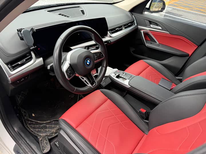 BMW iX1, 2024 — фото 6 из 9