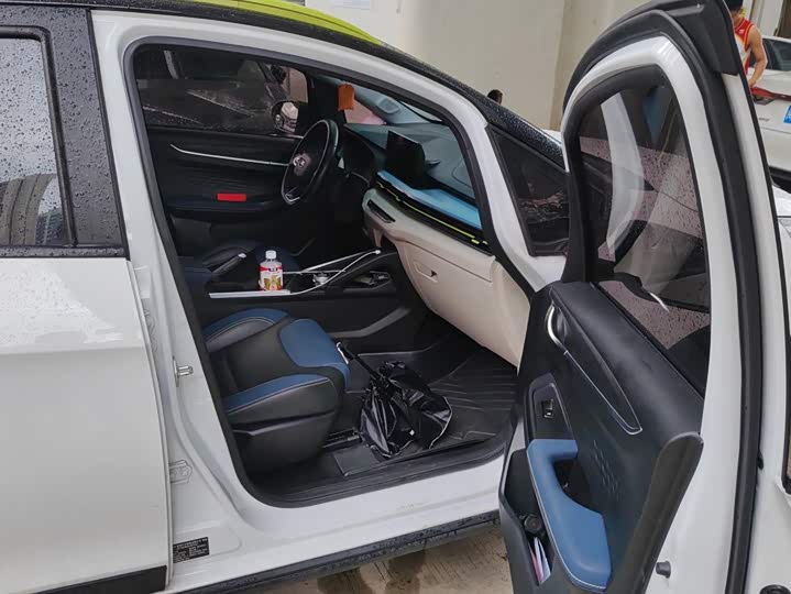 Geely Geometry EX3, 2022 — фото 8 из 9