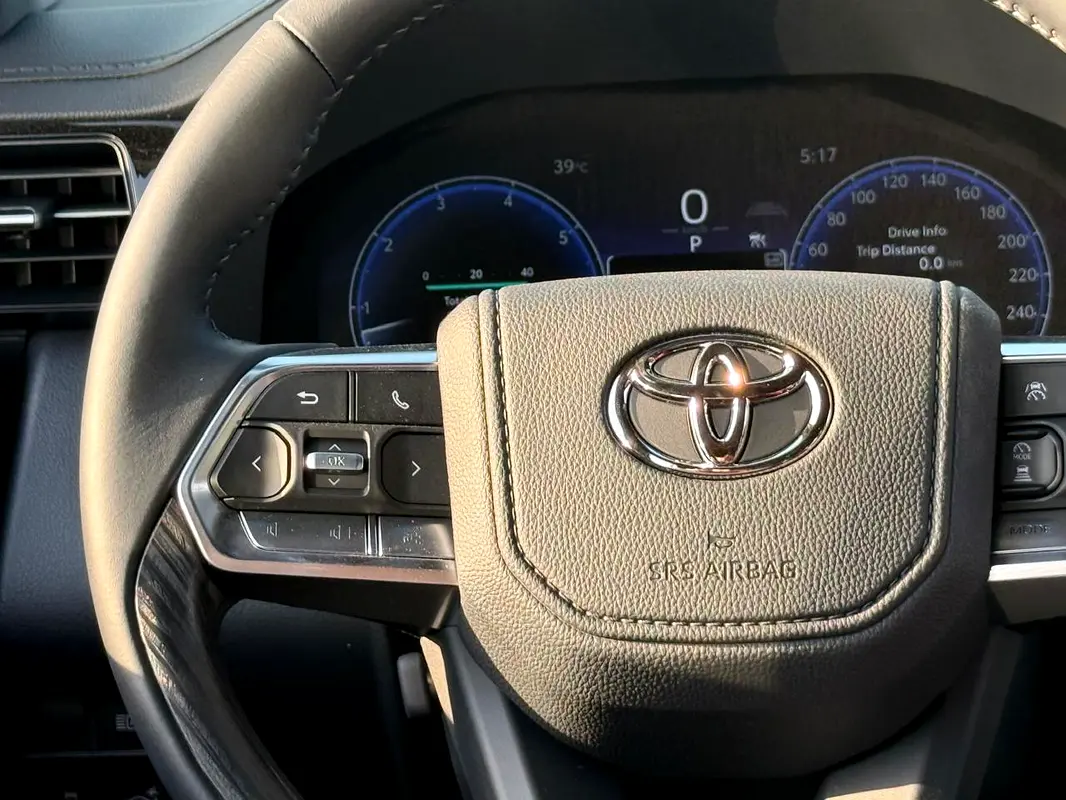 Toyota Land Cruiser, 2026 — фото 9 из 10