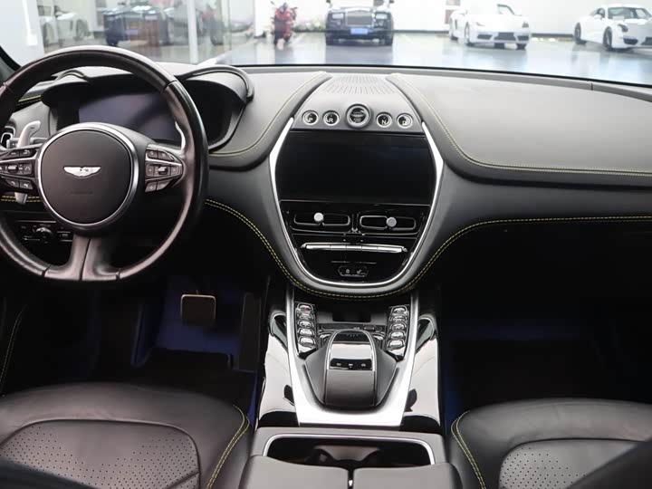 Aston Martin DBX, 2022 — фото 9 из 9