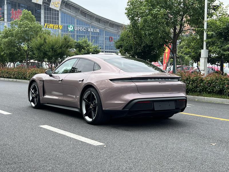 Porsche Taycan, 2023 — фото 4 из 10