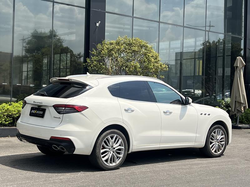 Maserati Levante, 2022 — фото 2 из 8