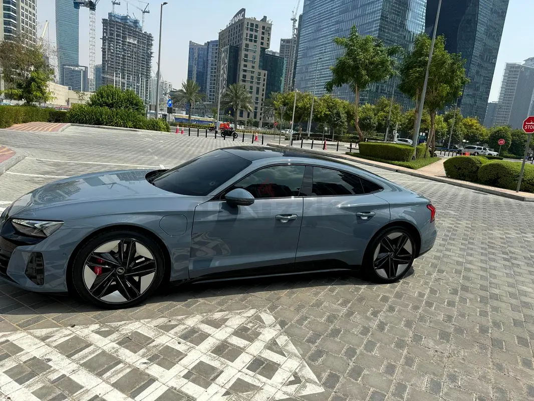 Audi e-tron GT, 2023 — фото 5 из 6