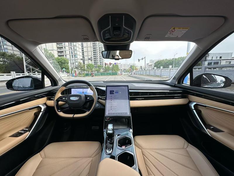 Geely Atlas L, 2023 — фото 7 из 10
