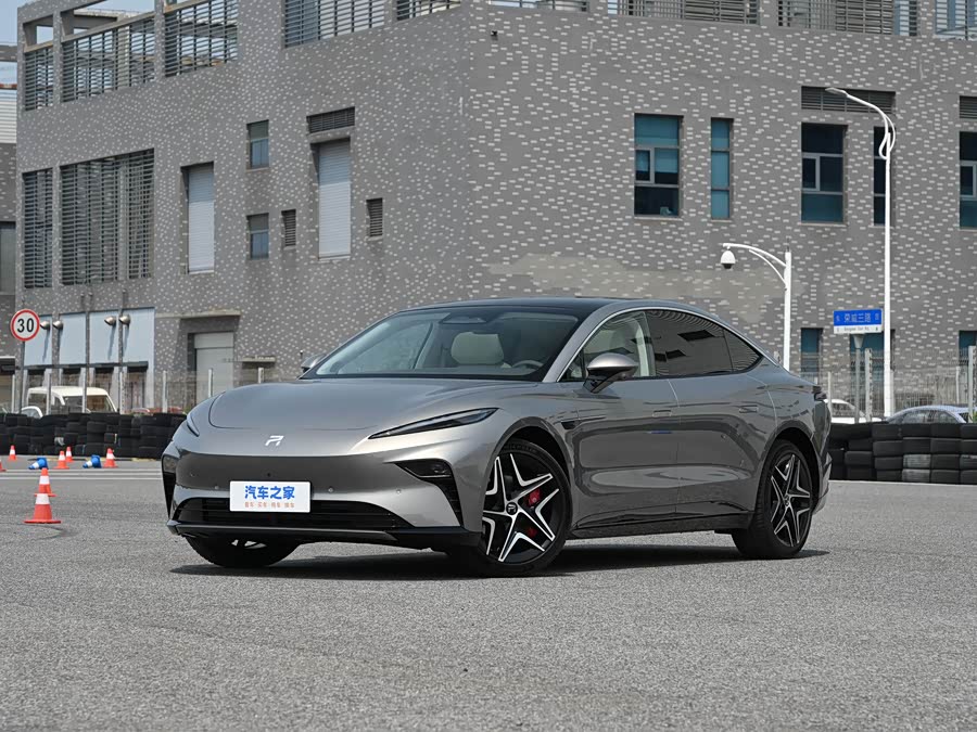 Roewe F7, 2026 — купить в Тольятти под ключ