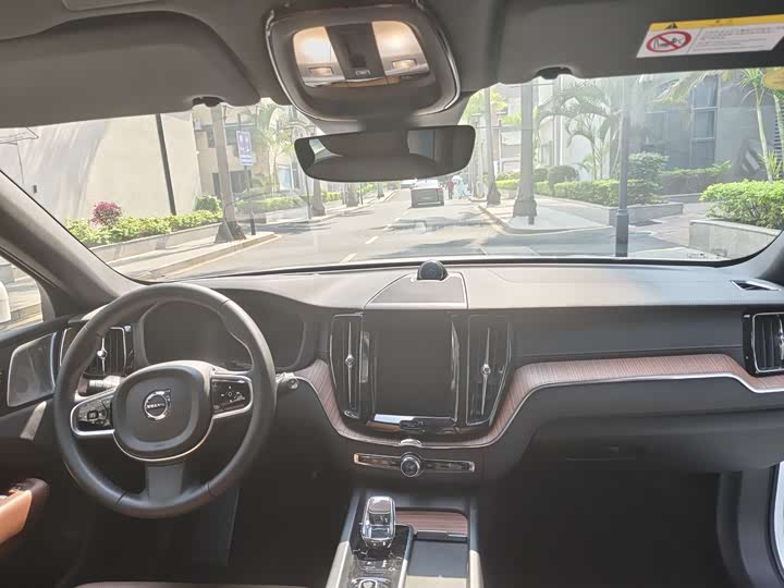 Volvo XC60 Hybrid, 2023 — фото 5 из 9
