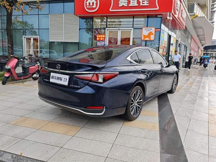 Lexus ES, 2024 — фото 5 из 9