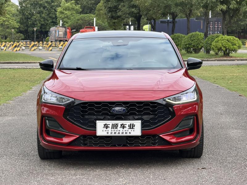 Ford Focus, 2022 — фото 2 из 12