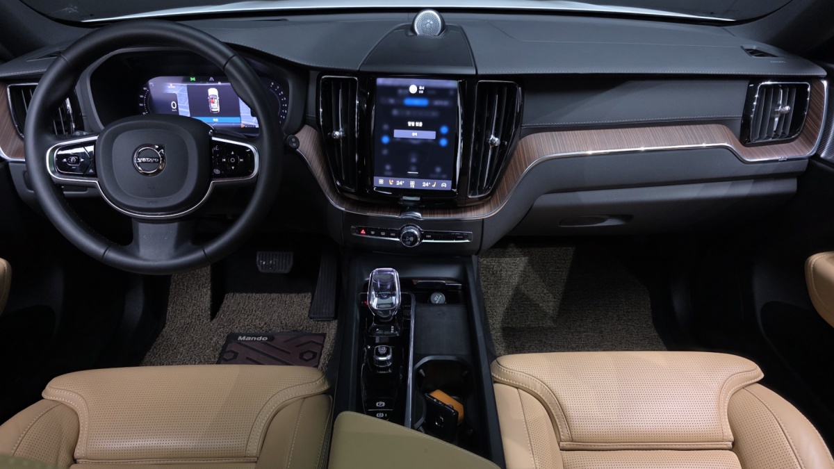 Volvo XC60, 2024 — фото 7 из 12