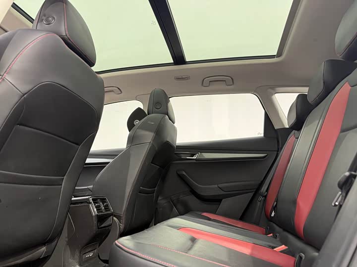 Skoda Karoq, 2023 — фото 8 из 9