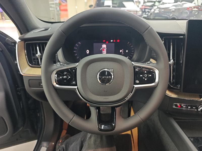 Volvo XC60, 2026 — фото 7 из 12