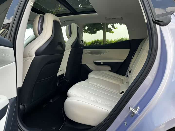 Lynk & Co 07 EM-P Hybrid, 2025 — фото 5 из 9