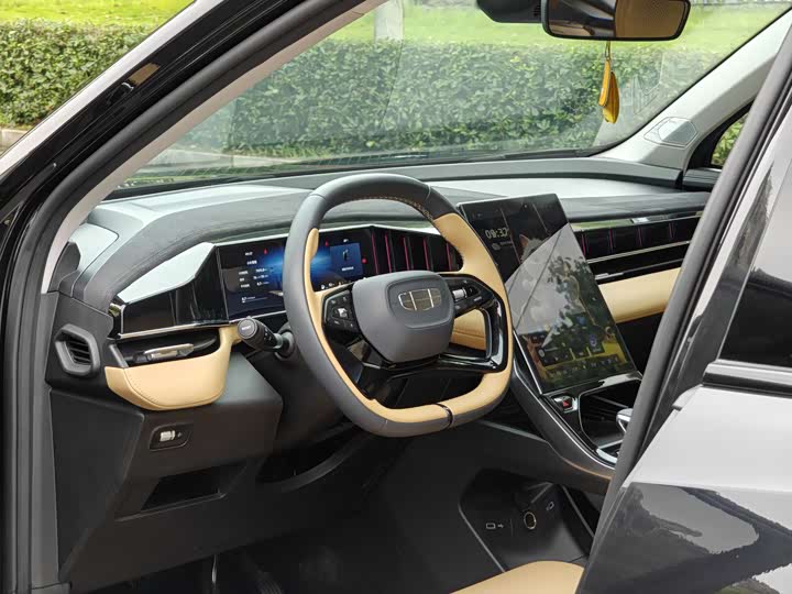 Geely Atlas L, 2023 — фото 9 из 9