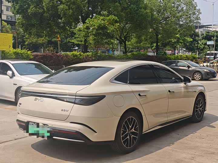 BYD Seal 07 DM-i Hybrid, 2024 — фото 7 из 9