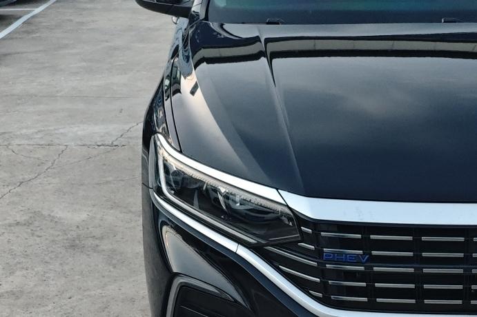 Volkswagen Passat Hybrid, 2025 — фото 4 из 10