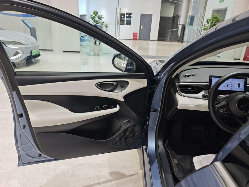 BYD Seal 05 DM-i Hybrid, 2024 — фото 11 из 12