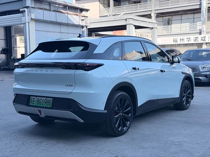 BAIC Arcfox Alpha T5, 2024 — фото 6 из 9