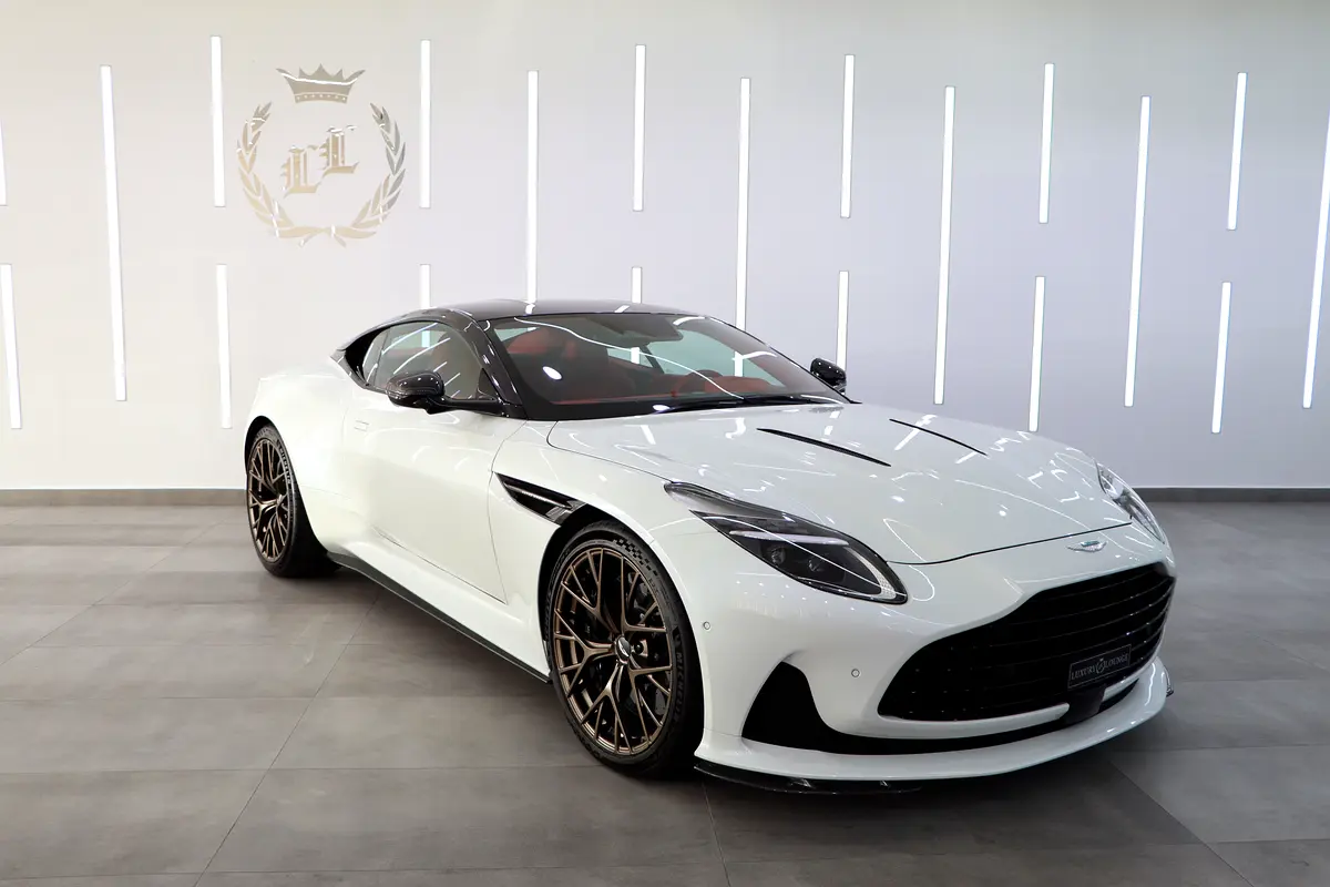 Aston Martin DB12, 2024