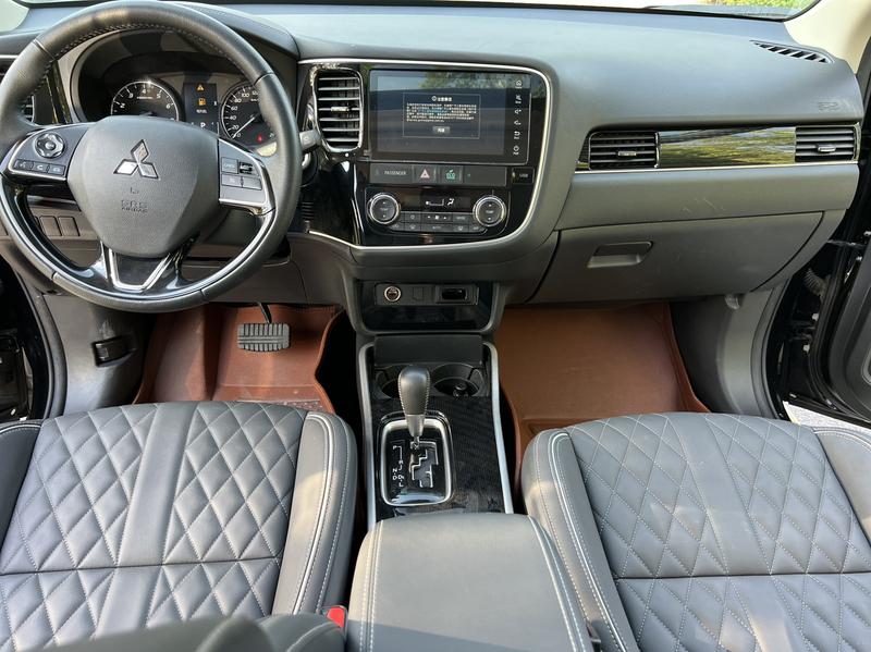 Mitsubishi Outlander, 2022 — фото 7 из 10