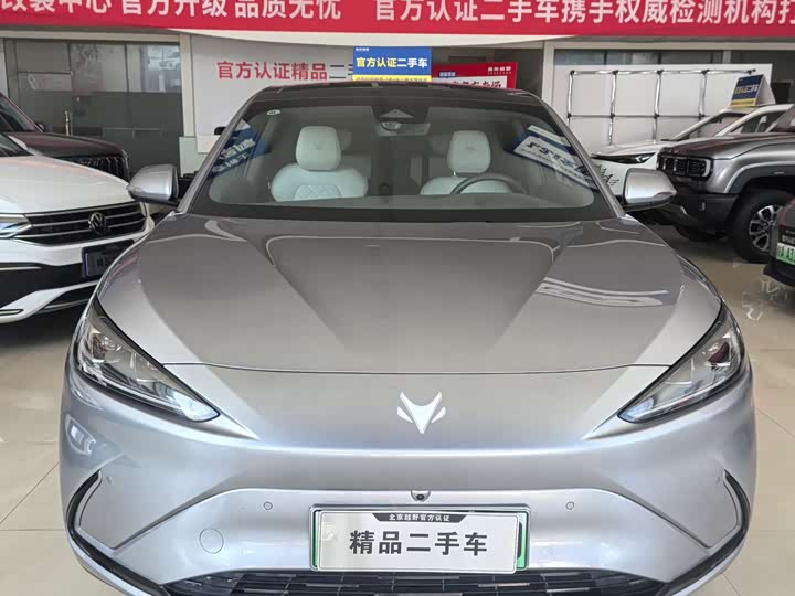 BAIC Arcfox Alpha S6, 2025 — фото 2 из 9