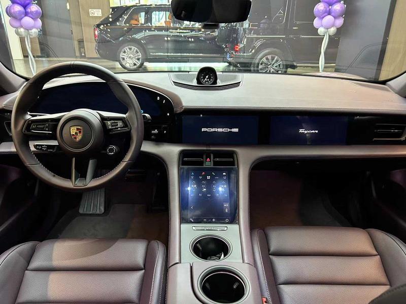 Porsche Taycan, 2023 — фото 5 из 10