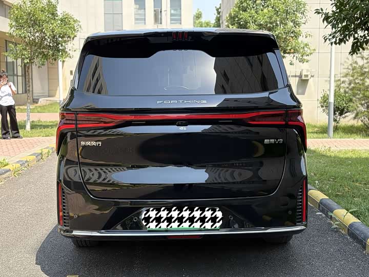 Dongfeng Forthing Xinghai V9, 2025 — фото 5 из 9