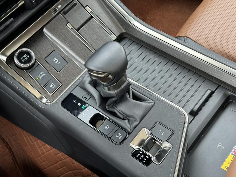 Lexus GX, 2024 — фото 9 из 12