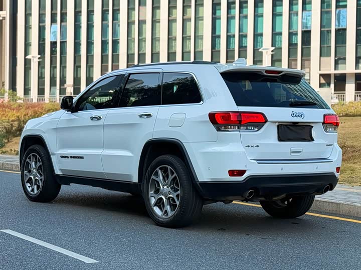 Jeep Grand Cherokee, 2022 — фото 7 из 12