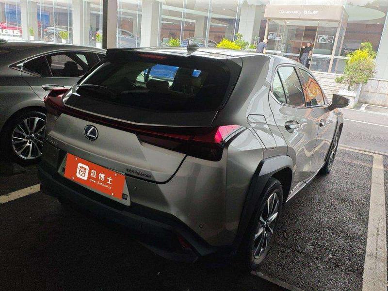 Lexus UX Hybrid, 2021 — фото 4 из 12
