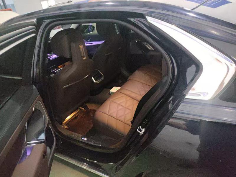 BMW 7 Series, 2025 — фото 8 из 10