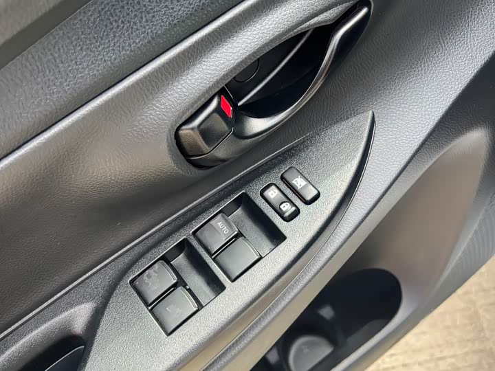 Toyota Yaris L, 2022 — фото 7 из 7