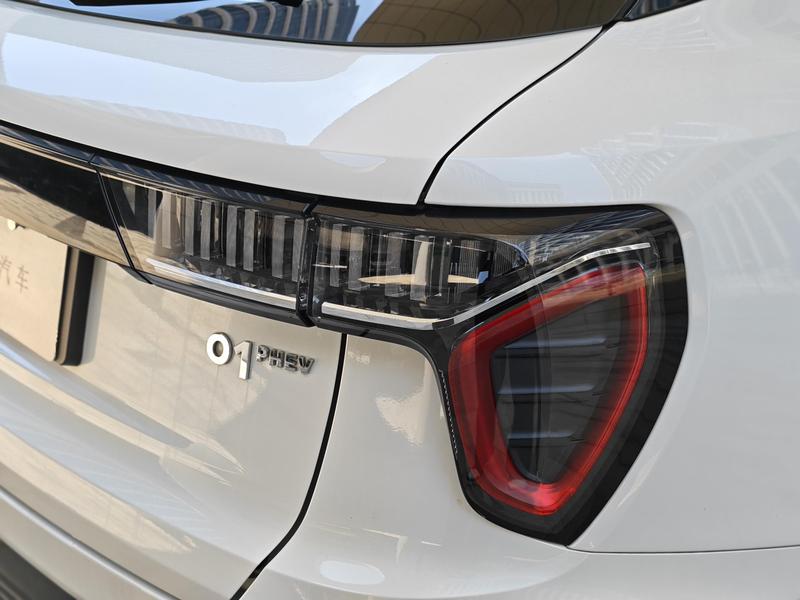 Lynk & Co 01 EM-P Hybrid, 2023 — фото 10 из 12