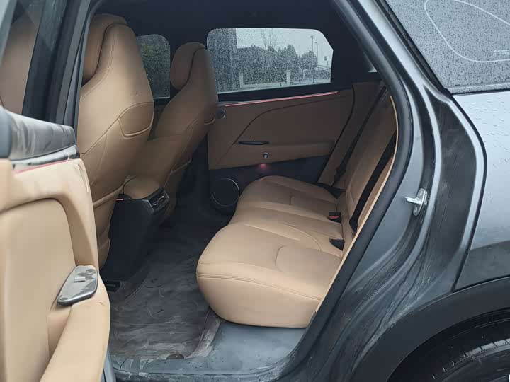 BAIC Arcfox Alpha T5, 2025 — фото 6 из 9