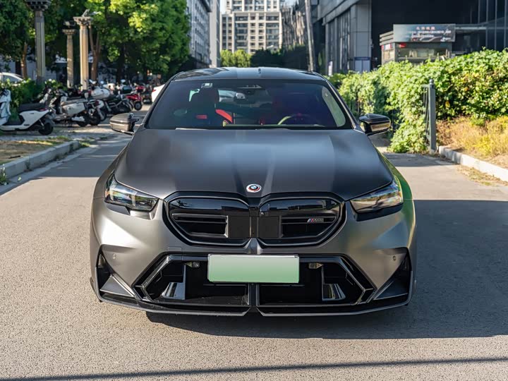 BMW M5 Hybrid, 2025 — фото 2 из 9