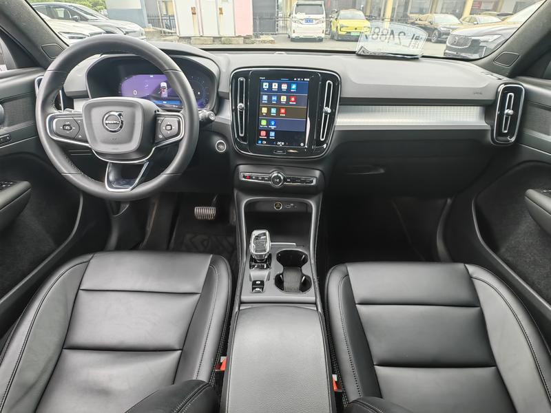 Volvo XC40, 2023 — фото 3 из 8